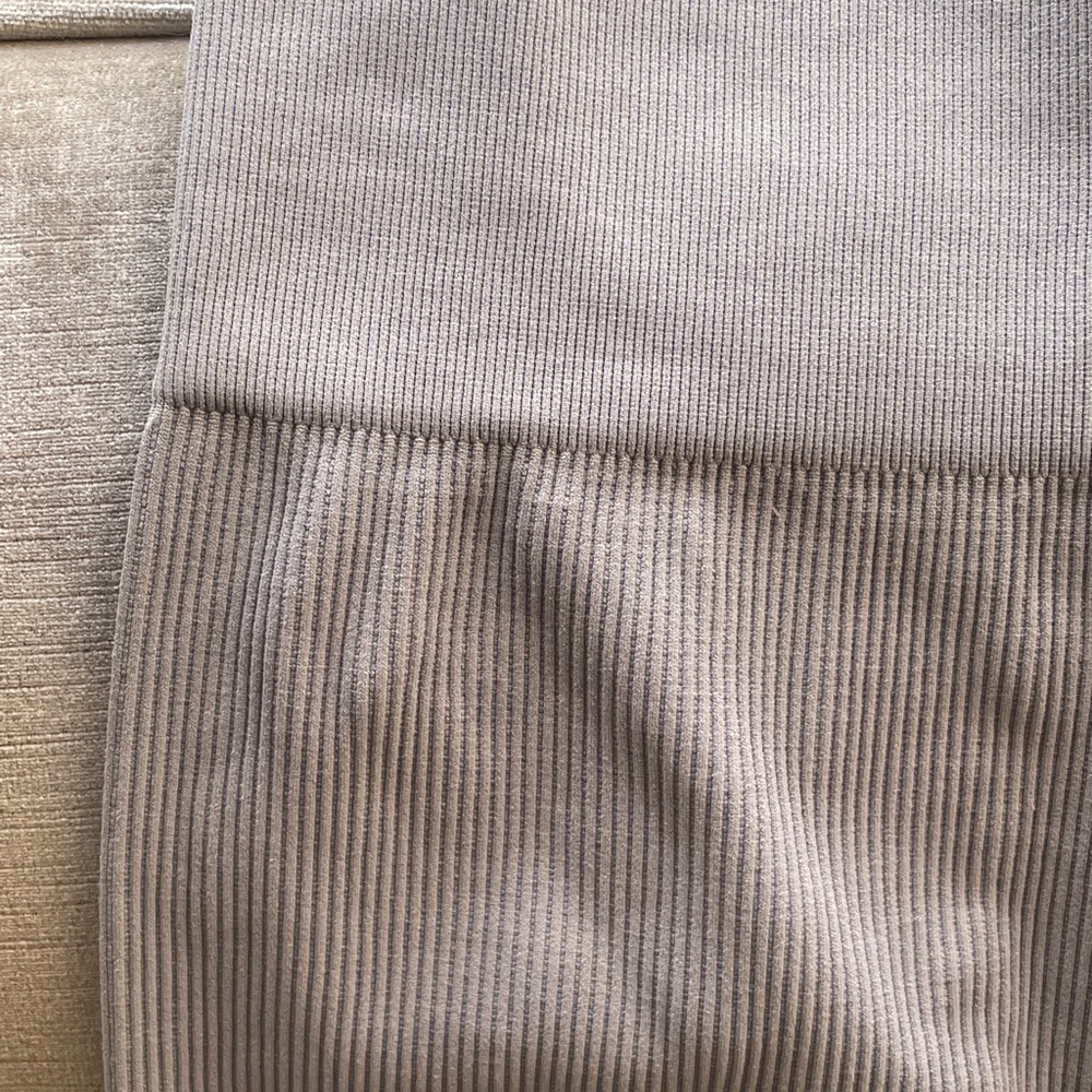 Gray Ribbed Activewear Set - Picture 5 of 5